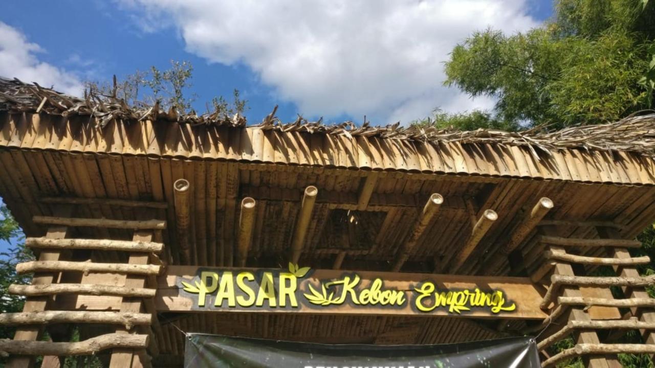 Kebon Pring Floating Resort & Market Bantul Exterior foto